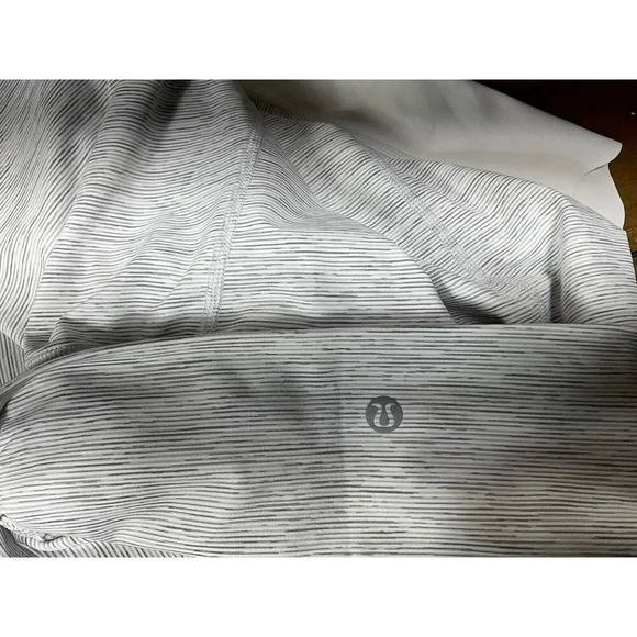 Lululemon Wunder Under Crop II Scallop Hem 23" Leggings Gray Silver Spoon Size 6 - Picture 7 of 10